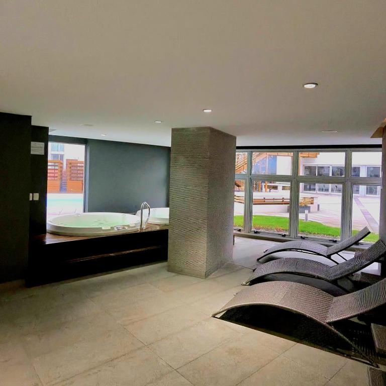 Wind Luxe Escape - Two-Bedroom Apartment with Terrace - 18