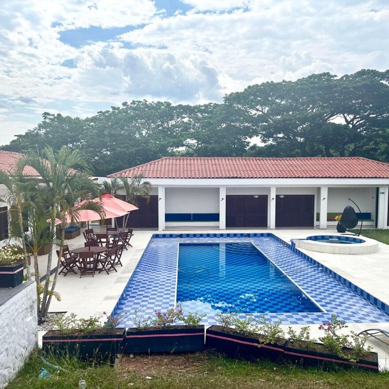Villa María Lilia Casa con piscina y jacuzzi privado - Villa - 13