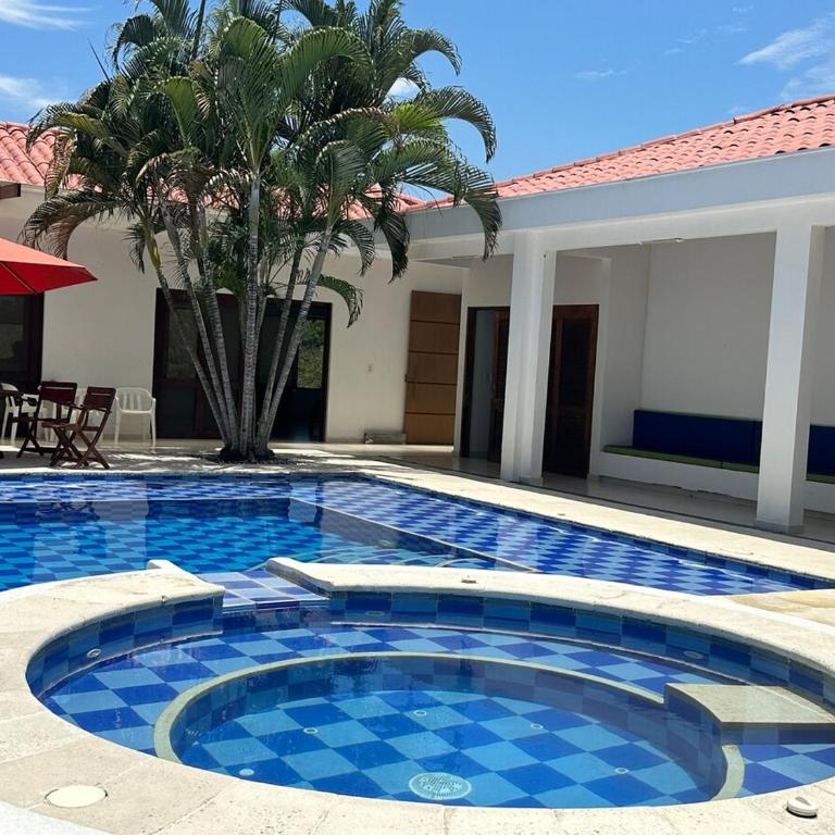 Villa María Lilia Casa con piscina y jacuzzi privado - Villa - 21