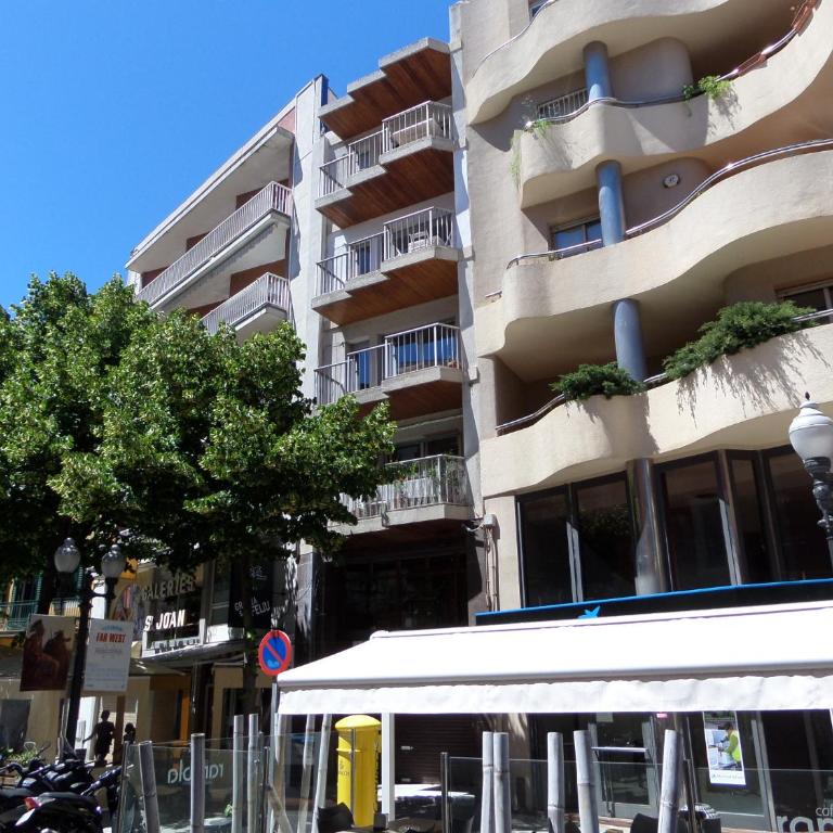 Apartament a la Placeta de Sant Joan 21, 3r - Apartamento de 3 dormitorios - 18