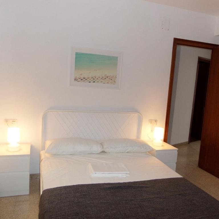 Apartament a la Placeta de Sant Joan 21, 3r - Apartamento de 3 dormitorios - 10