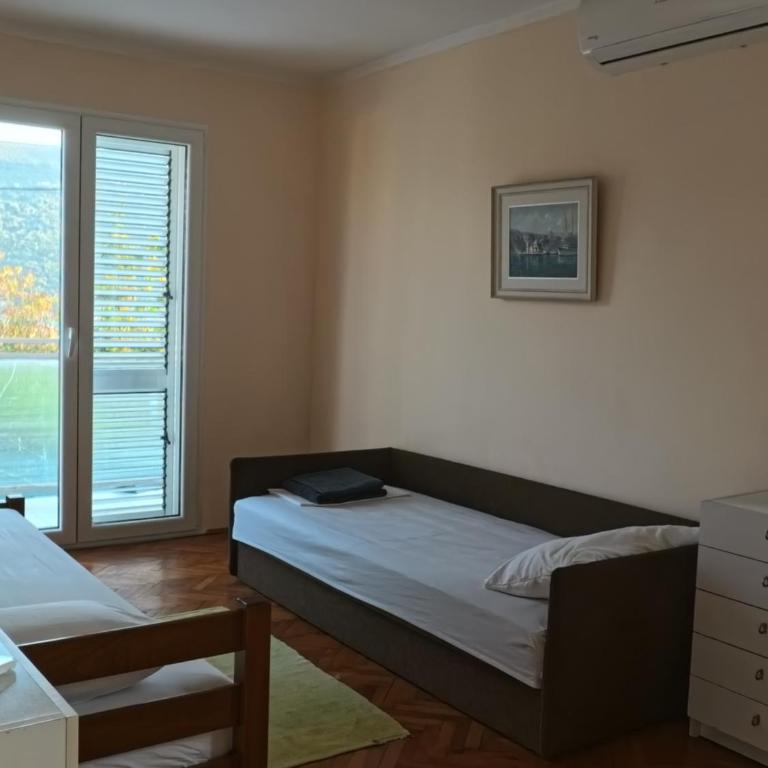 Sunny Holiday House with Sea View & Private Garden - Four-Bedroom Vacation Home - 13