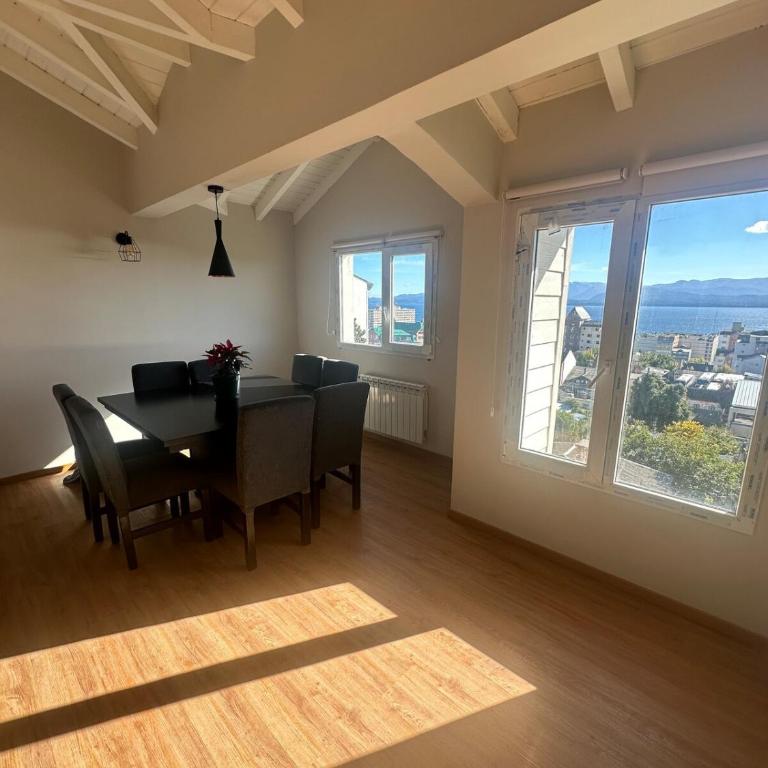 Departamento céntrico, vista al lago - Two-Bedroom Apartment - 17