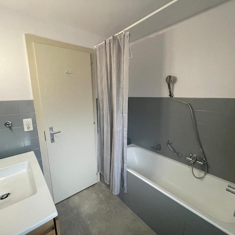 Appartement spacieux idéalement situé - Appartement 3 Chambres avec Balcon - 13