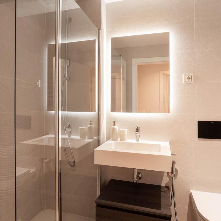 Arturo Soria Luxe en Madrid - Two-Bedroom Apartment with Terrace - 16