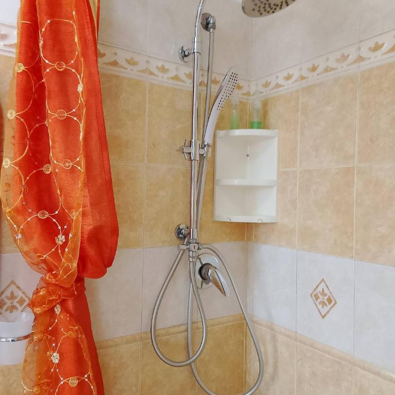 CASA Bella! B&B 2 Unità - Una con bagno privato oppure camera con bagno condiviso - Appartamento con 1 Camera da Letto - 13