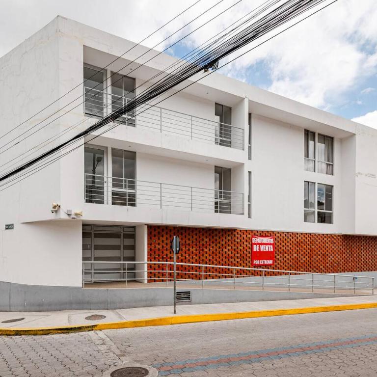 Stylish & Modern 2BR Apartment - Two-Bedroom Apartment - 21