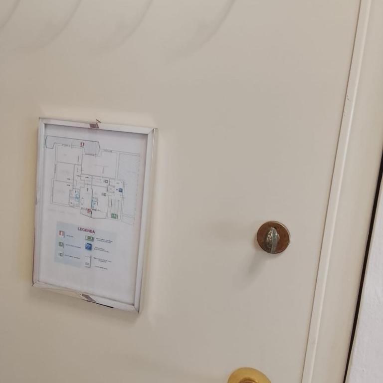 CASA Bella! B&B 2 Unità - Una con bagno privato oppure camera con bagno condiviso - Appartamento con 1 Camera da Letto - 32