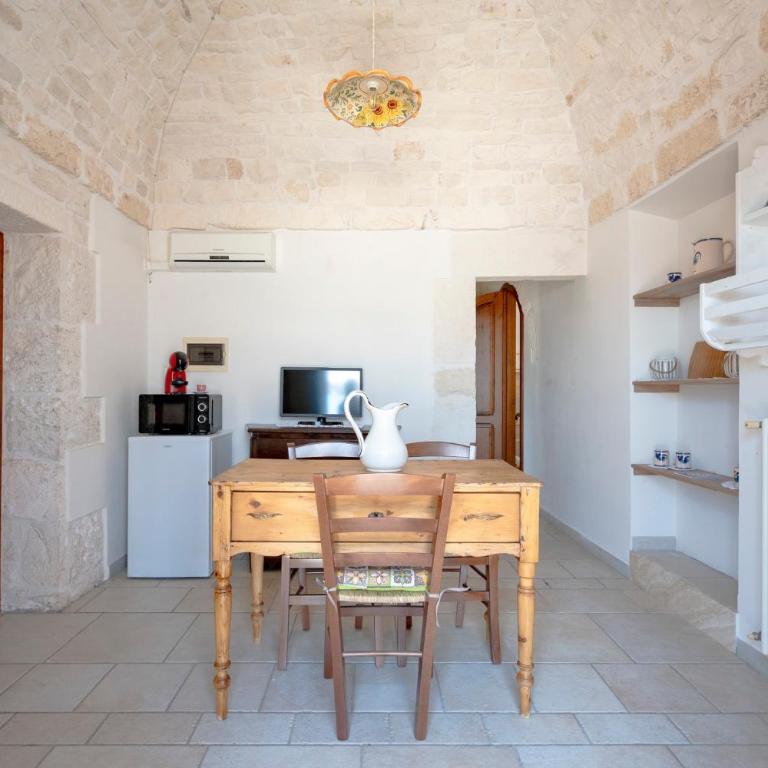 GuestHost - Contrada Mavugliola Apartments with Patio and Parking - Two-Bedroom Apartment - 4