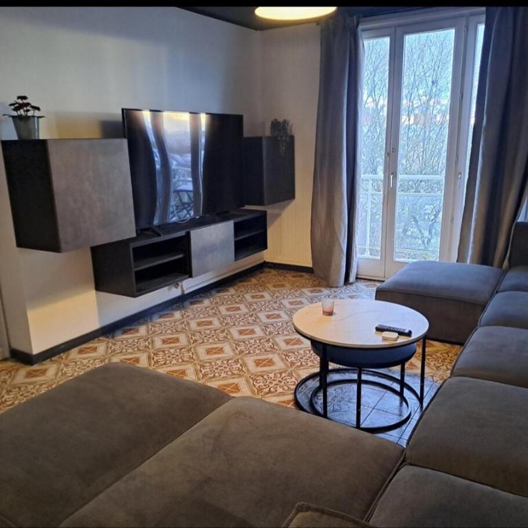 Appartement T4 Dijon proche Tram et bus 4ème étage - Two-Bedroom Apartment - 9