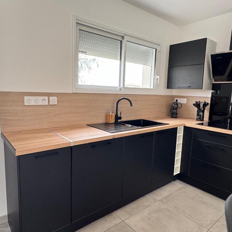 Belle villa neuve avec jardin et parking privé - Villa 1 Chambre - 1