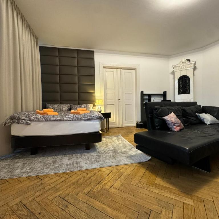 Isartor Rooms - SHARED BATHROOM - Chambre Familiale avec Salle de Bains Commune - 6