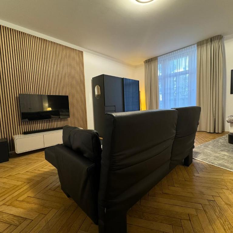 Isartor Rooms - SHARED BATHROOM - Chambre Familiale avec Salle de Bains Commune - 3