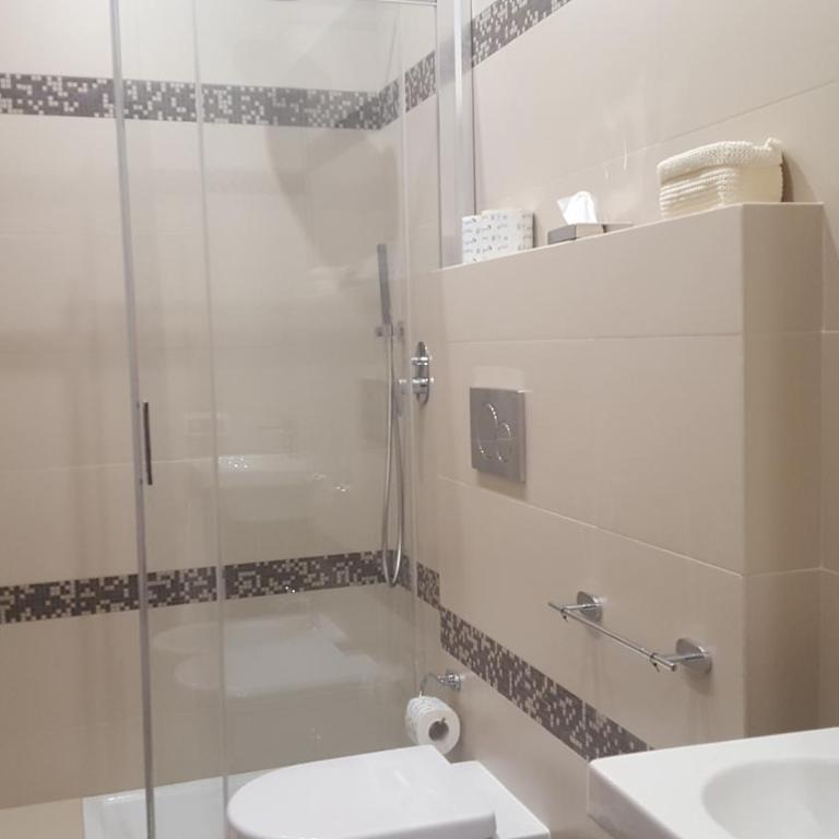 Una Finestra su Monti - Camera Matrimoniale con Bagno Privato Esterno - 7