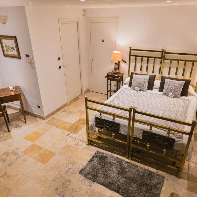 Sassi Suite - Elegant Historic Home - One-Bedroom Apartment - 34