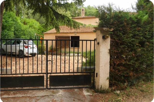Le Cannet, chambre double à l'étage privatif, d'une maison avec piscine - Chambre Double - Vue sur Jardin - 5