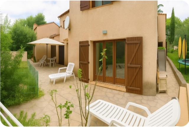 Le Cannet, chambre double à l'étage privatif, d'une maison avec piscine - Chambre Double - Vue sur Jardin - 11