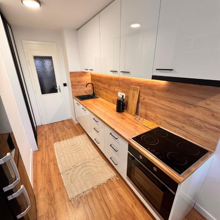 High-Floor Apartment, Free Parking - Two-Bedroom Apartment - 13