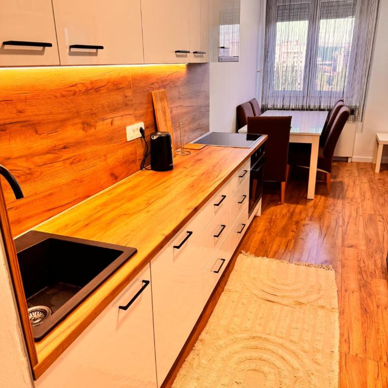 High-Floor Apartment, Free Parking - Two-Bedroom Apartment - 1