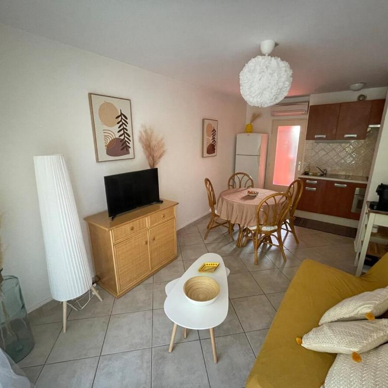 2 bedroom apartment near the sea with parking - Appartement 2 Chambres - 6