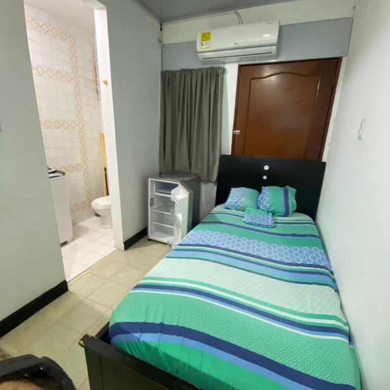 Hostal Ferdiz - Habitación Individual con baño privado - 1