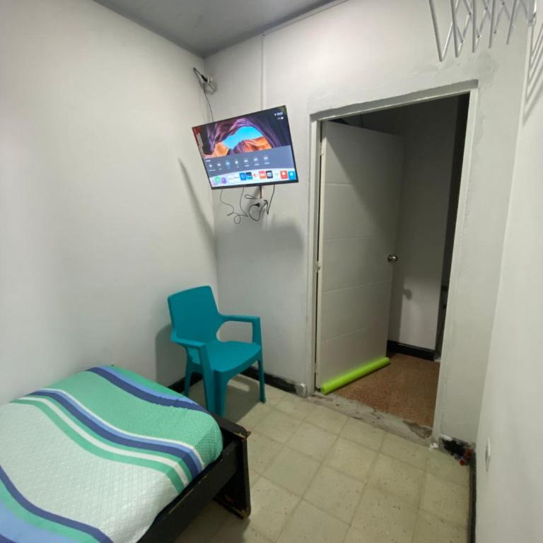 Hostal Ferdiz - Habitación Individual con baño privado - 7