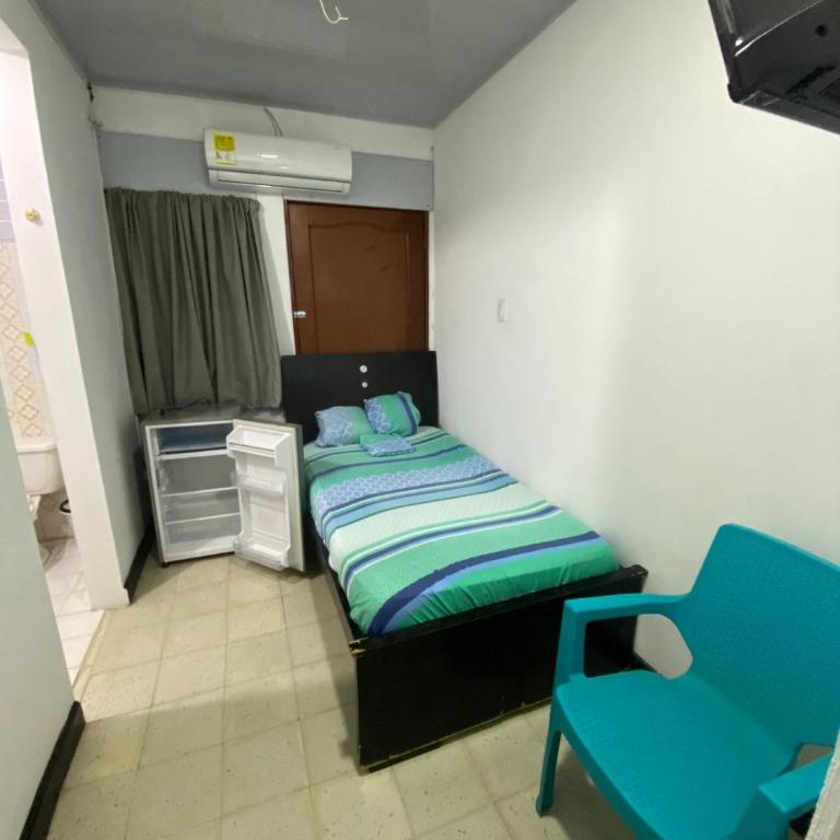 Hostal Ferdiz - Habitación Individual con baño privado - 9