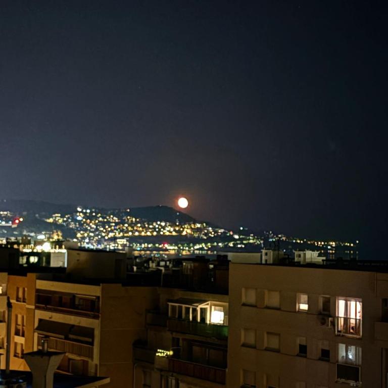 Mer à 5 minutes et vue splendide! - Appartement 2 Chambres avec Balcon et Vue sur la Mer - 14