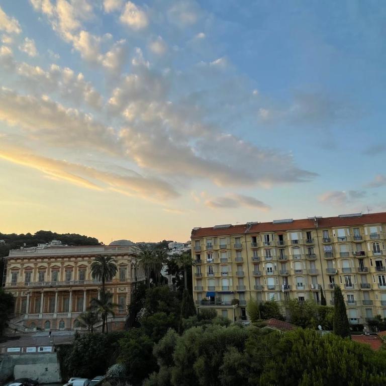 Mer à 5 minutes et vue splendide! - Appartement 2 Chambres avec Balcon et Vue sur la Mer - 1