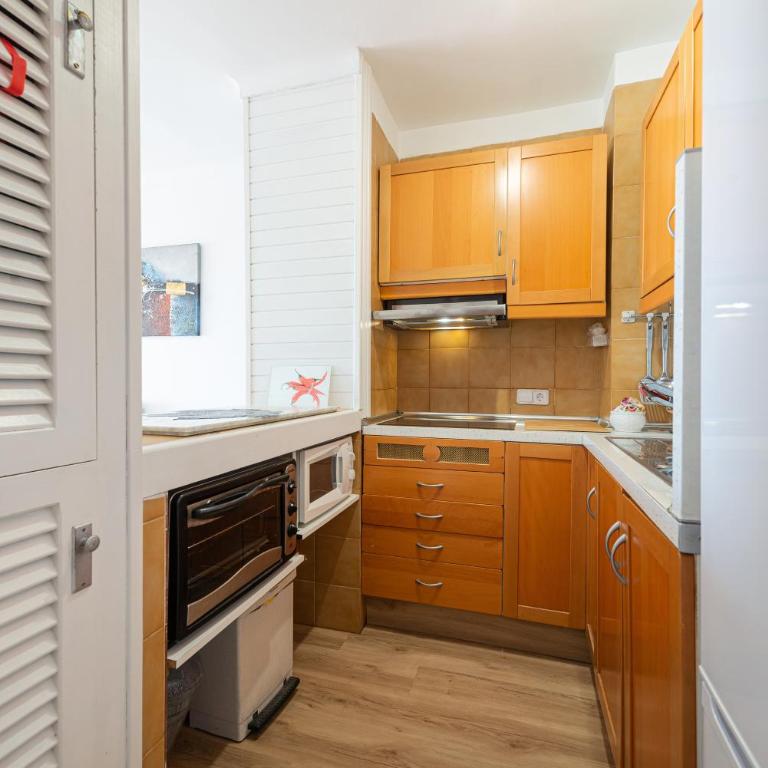 NEW Apartment Sol with Sea Views and Balcony by Bebreeze - Apartamento con balcón - 13