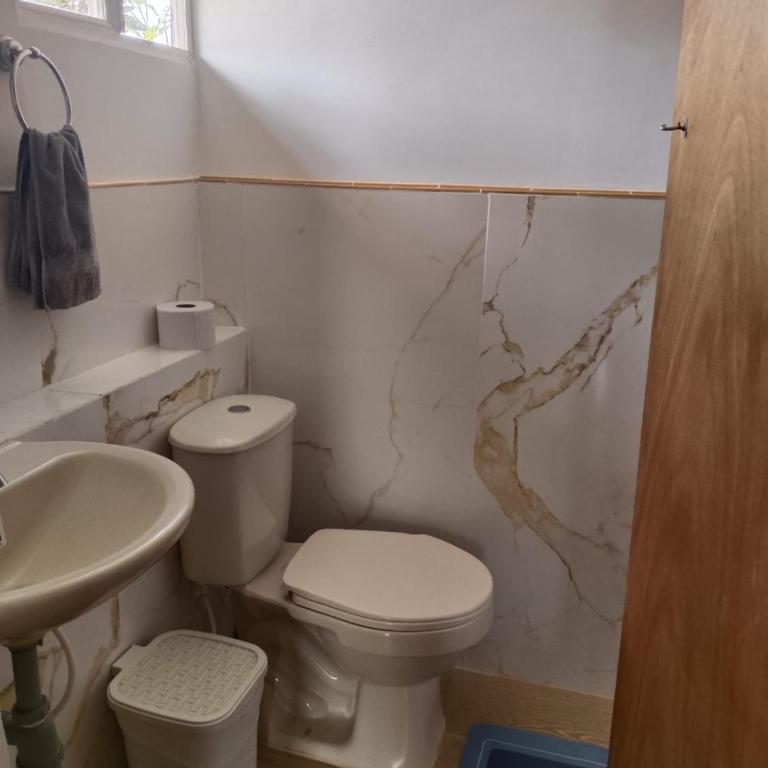 Hospedaje y Zona de Camping Pistacho - Family Room with Bathroom - 4