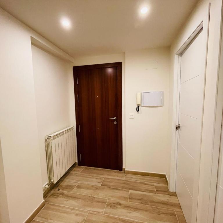 Palacio de Larrinaga - Three-Bedroom Apartment - 16
