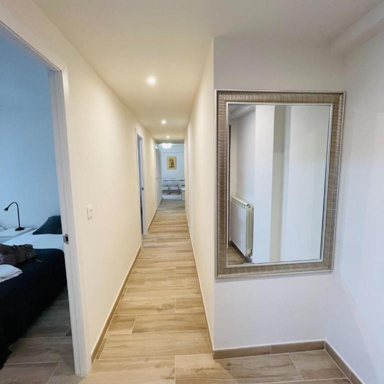 Palacio de Larrinaga - Three-Bedroom Apartment - 14