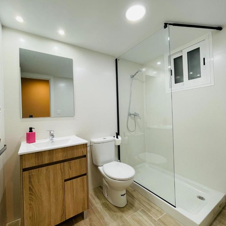 Palacio de Larrinaga - Three-Bedroom Apartment - 12