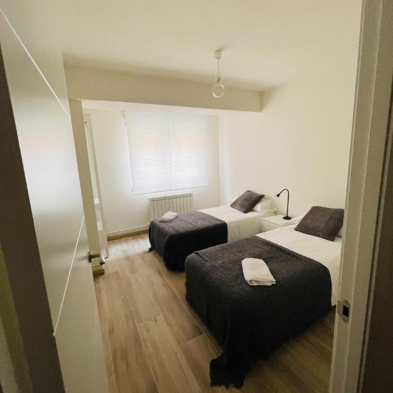 Palacio de Larrinaga - Three-Bedroom Apartment - 7