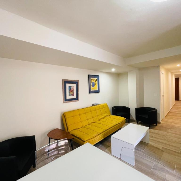 Palacio de Larrinaga - Three-Bedroom Apartment - 2