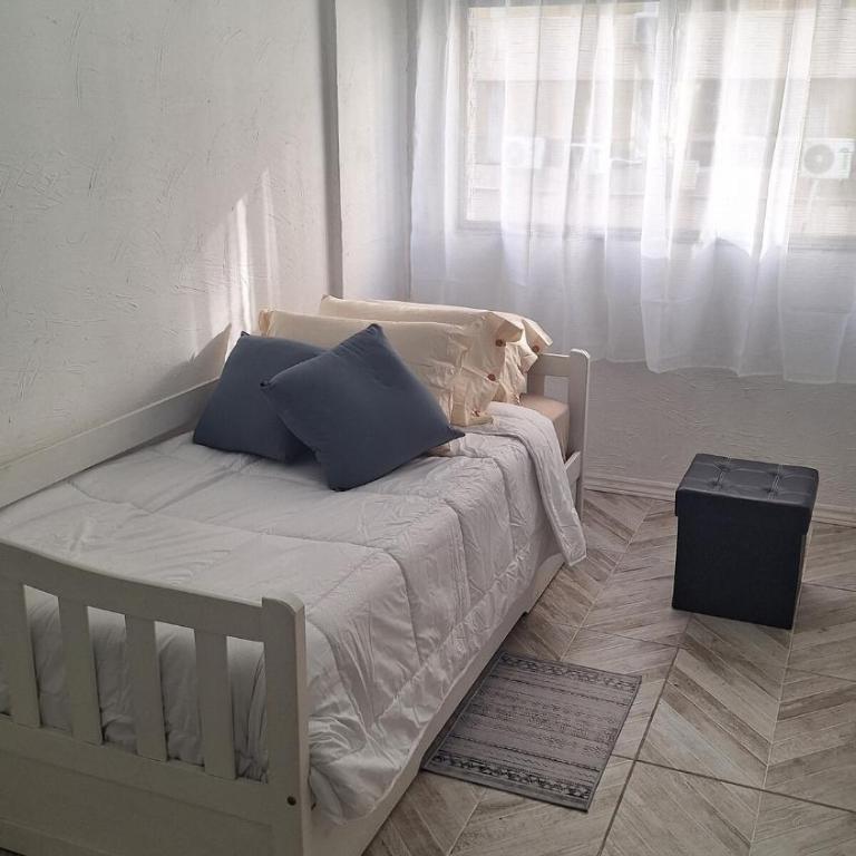 Centric Loc - Sleeps 5 - Balcony - High Speed WiFi - Two-Bedroom Apartment - 6
