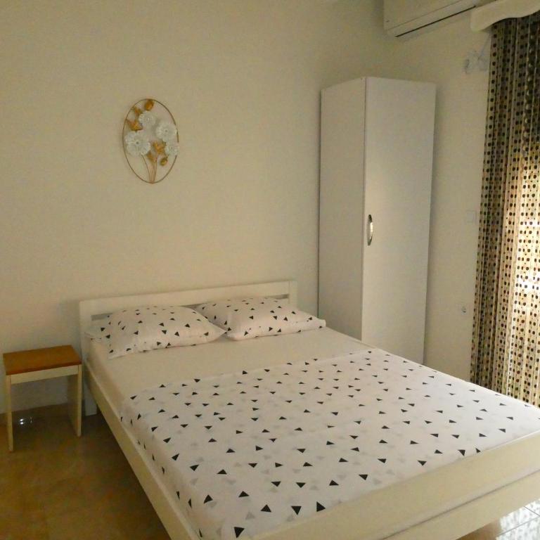 Apartments In Amor - Niskobudžetna Dvokrevetna Soba sa Bračnim Krevetom - 4