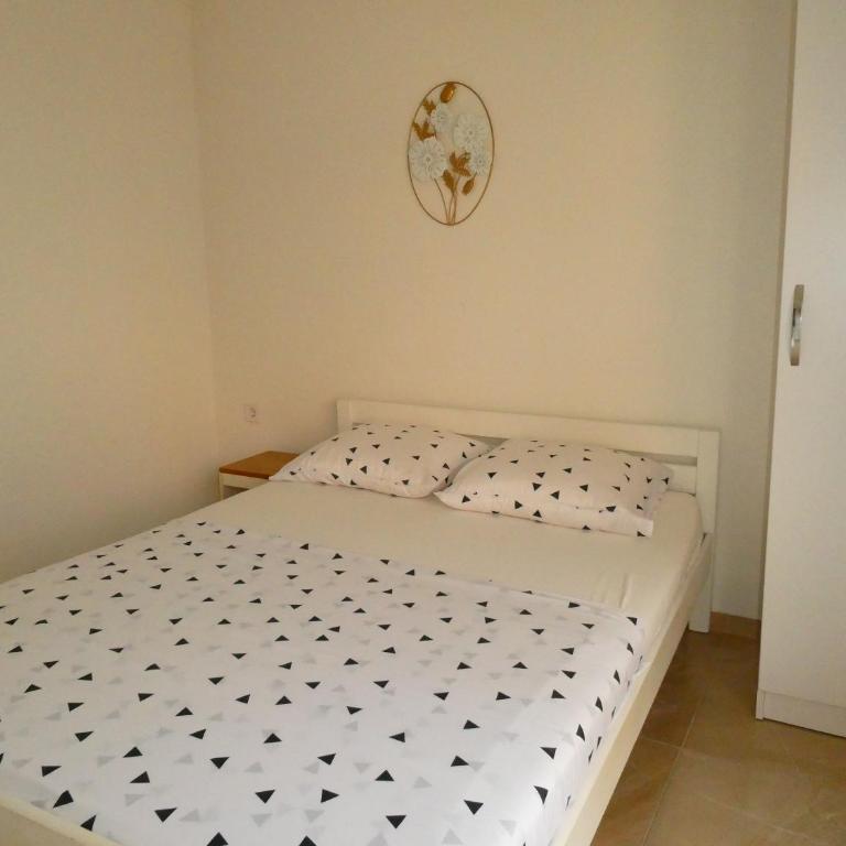 Apartments In Amor - Niskobudžetna Dvokrevetna Soba sa Bračnim Krevetom - 3
