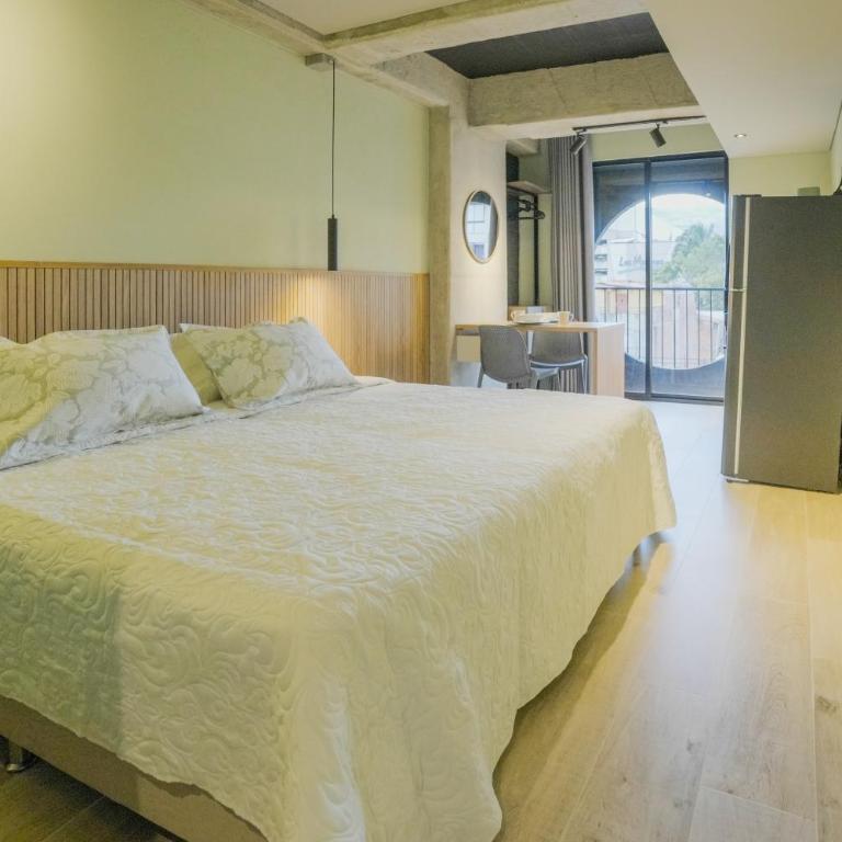 BRENT 30 Living - Deluxe King Studio - 14