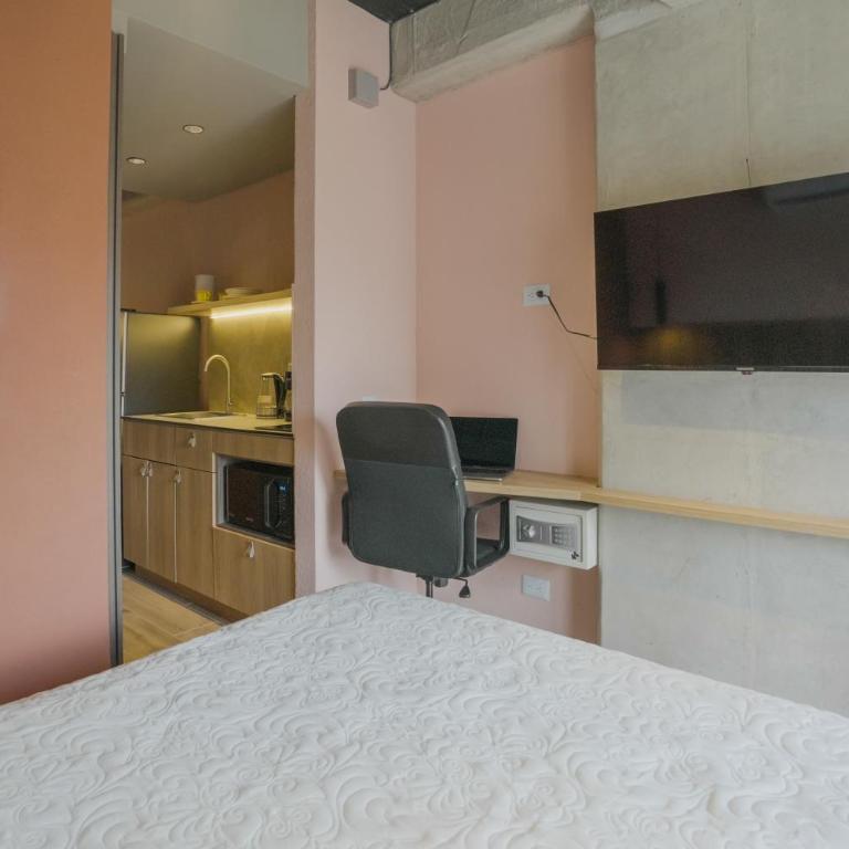 BRENT 30 Living - Suite Apartment - 4