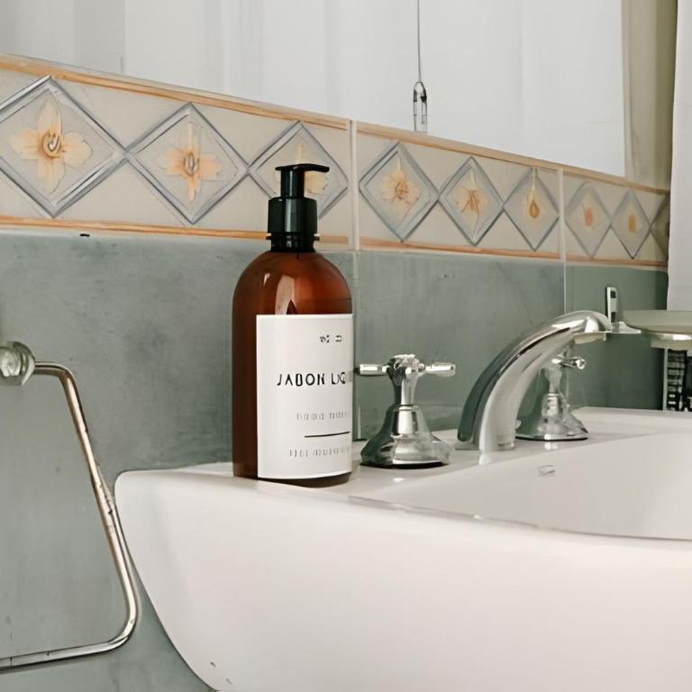 Edificio Jujuy 84 - 12 Deptos - Apartamento con ducha - 13