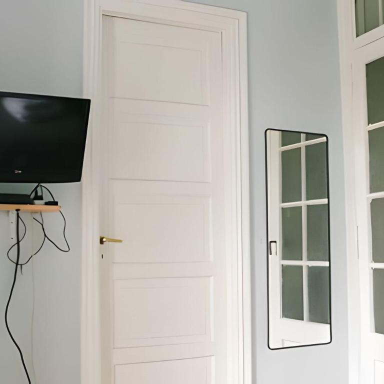 Edificio Jujuy 84 - 12 Deptos - Apartamento con ducha - 21