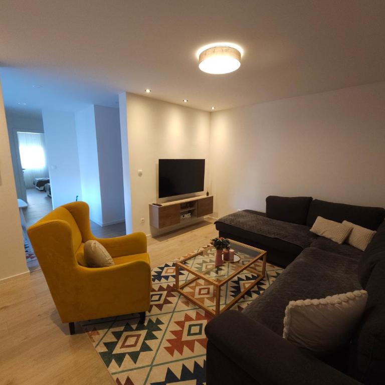 Riverstone Home - Two-Bedroom Deluxe Apartment with Balcony - 2