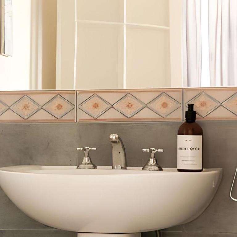 Edificio Jujuy 84 - 12 Deptos - Classic One-Bedroom Apartment with King Bed - 18