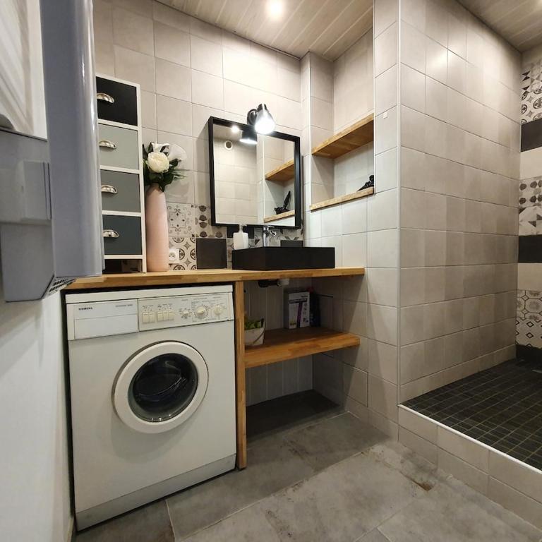 Diane - Beach, Wi-Fi, sleeps 6, Modern and Neat - Appartamento con 3 Camere da Letto - 10