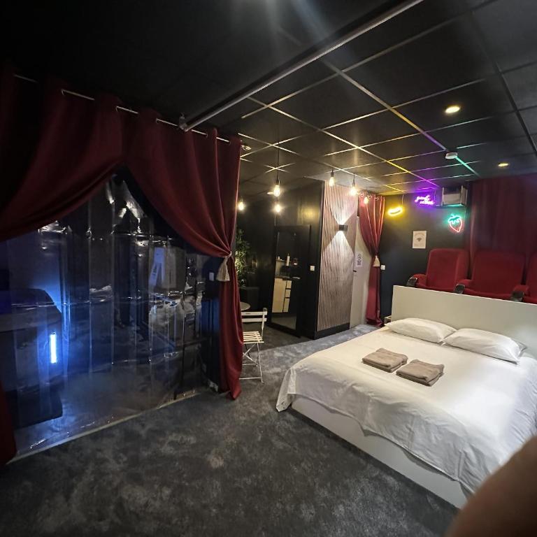 Cocon Jacuzzi et cinéma 4K B - Apartment mit 1 Schlafzimmer - 1