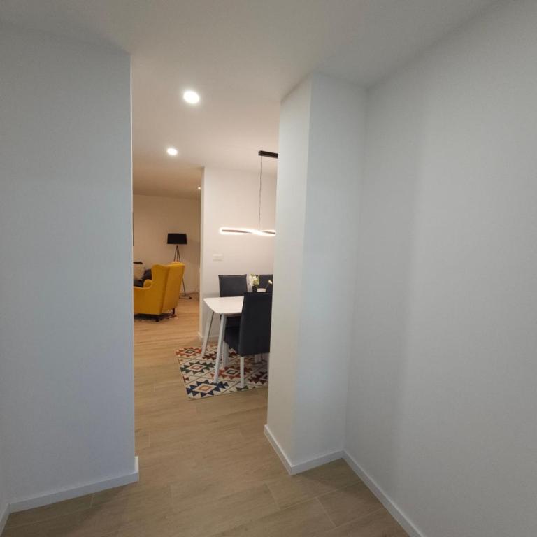 Riverstone Home - Two-Bedroom Deluxe Apartment with Balcony - 4
