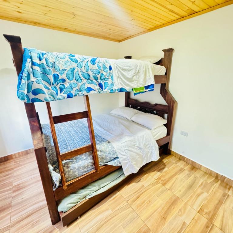 Hostal Agroturistico Guadalupe - Basic Triple Room with Shared Bathroom - 1