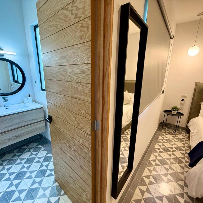 Suites Heriberto Frías - Double Room with Private Bathroom - 1
